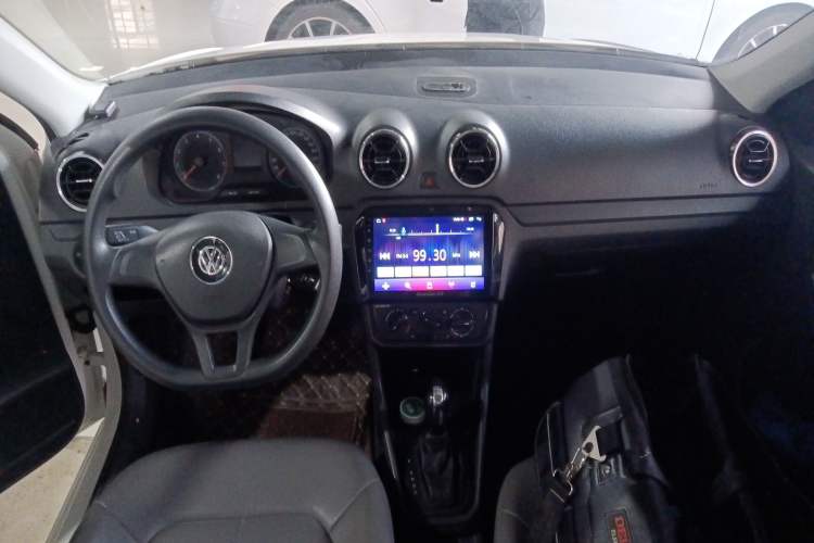 Used Volkswagen Jetta 2017 1.5L Automatic Fashion Model Center Console