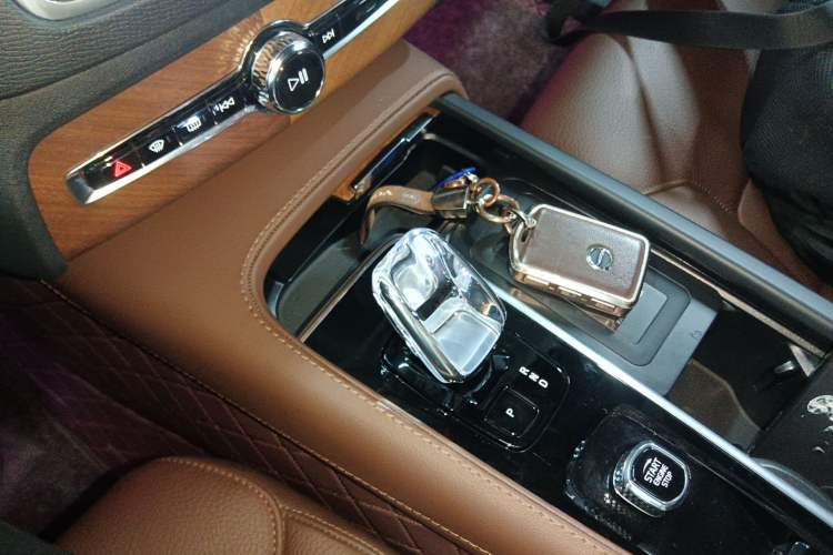 Used Volvo XC90 2024 B5 SmartDrive Luxury Edition 5 Seats