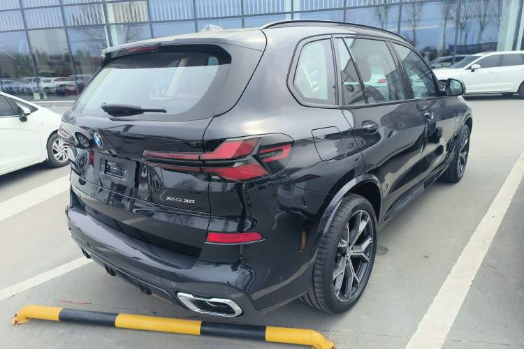 Used BMW X5 2023 xDrive 30Li Luxury M Sport Night Edition Package
