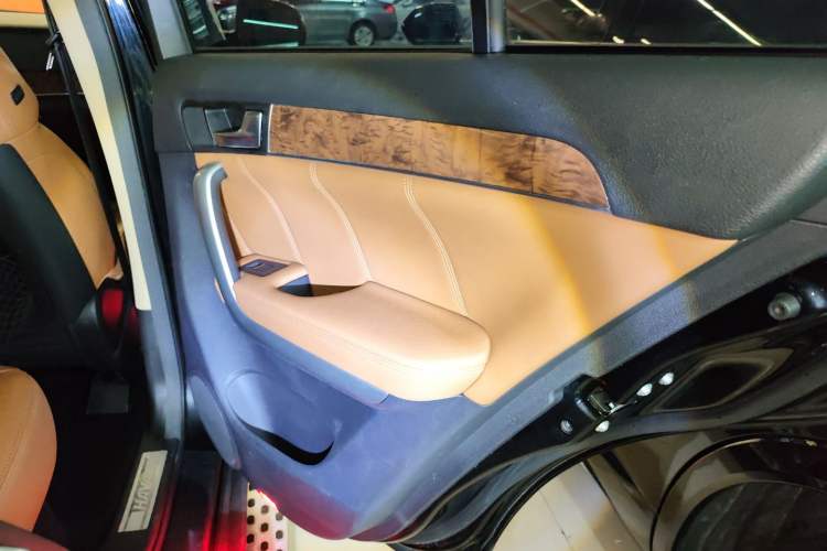 Used Haval H8 2015 2.0T Two-Wheel-Drive Standard Version
