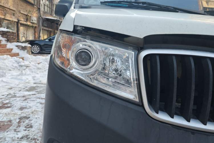 Used Jinbei Hiace X30 2020 1.5L Super-Comfortable Version China VI Standard SWC15M Right Front Headlight