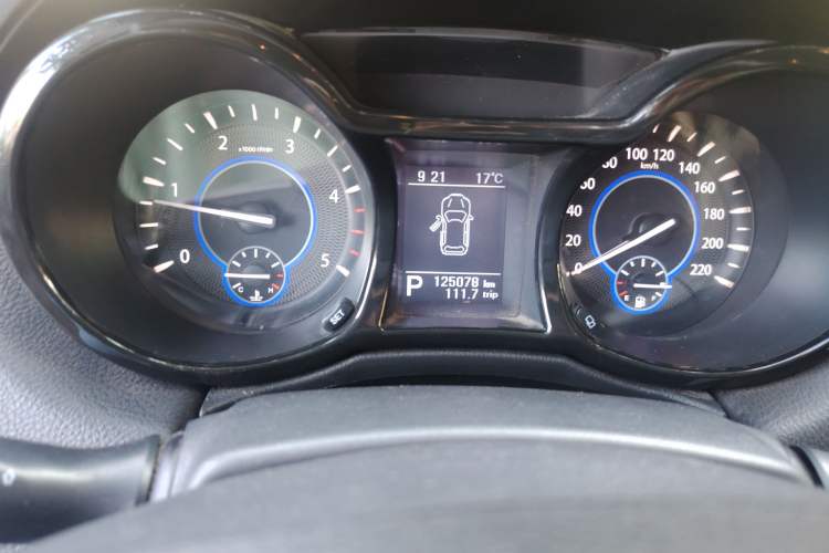 Used JMC Yusheng S350 2013 2.4T Automatic 2WD Diesel Luxury Edition 5 Seats
