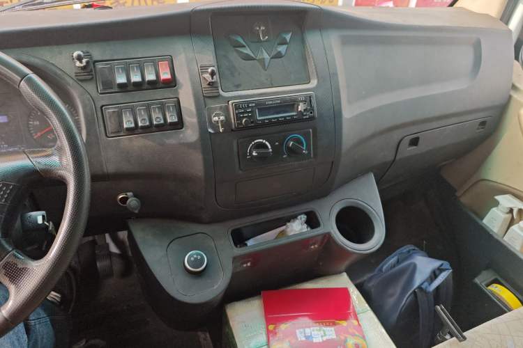 Used Wuling EV80 2022 Closed-Box Cargo Van Audio And AC Panel