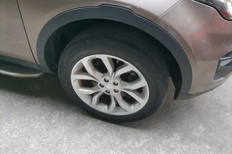 Used Land Rover Discovery Sport 2017 2.0T HSE Right Front Wheel Hub