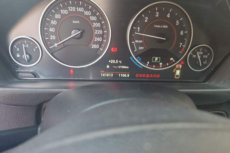 Used BMW 3 Series GT 2014 320i Design Package Model Odometer Close Up