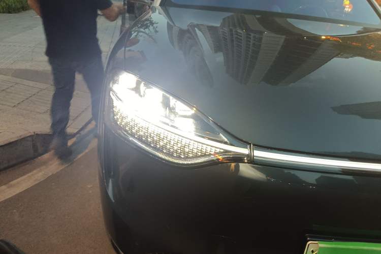 Used Hima AITO M9 2024 All-Electric Max Version 100 kWh 6-Seater
