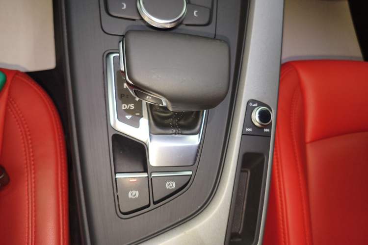 Used Audi A4L 2019 40 TFSI Ambition Version China V Gear Lever