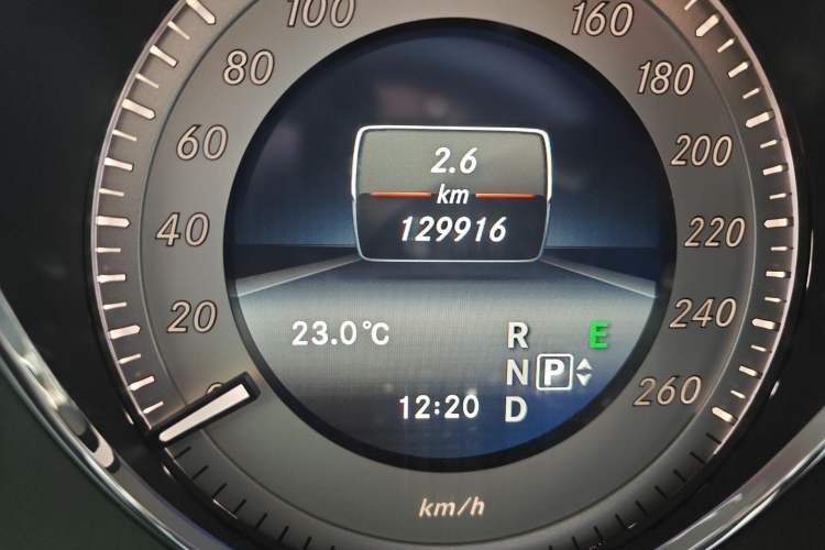 Used Mercedes-Benz GLK-Class 2013 GLK 300 4MATIC Dynamic Sunroof Model Odometer Close Up