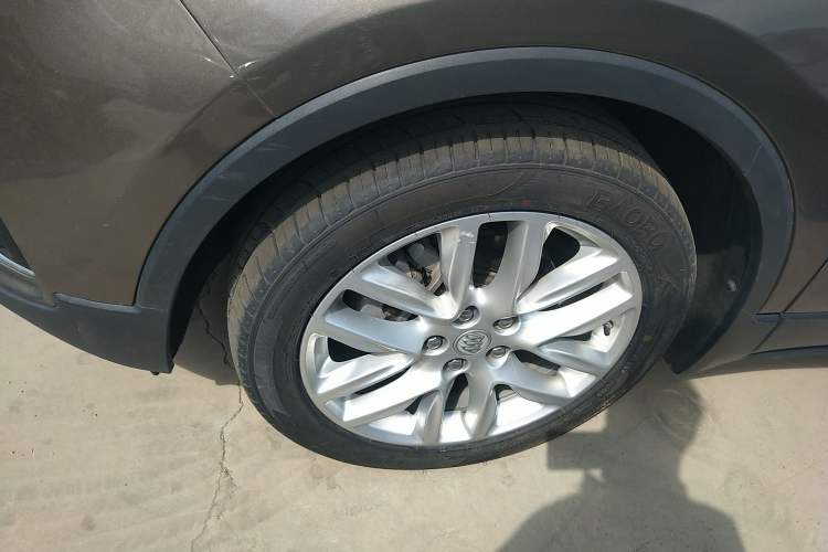 Used Buick Envision 2017 28T Four-Wheel Drive Elite Model Left Front Wheel Hub