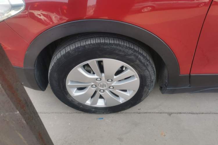 Used Suzuki S-Cross 2015 1.6L CVT Two-Wheel Drive Entry-Level Trim Exterior 4