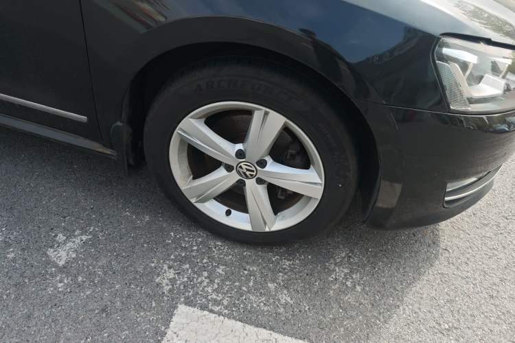 Used Volkswagen Passat 2011 2.0 TSI DSG Premium Edition Right Front Wheel Hub