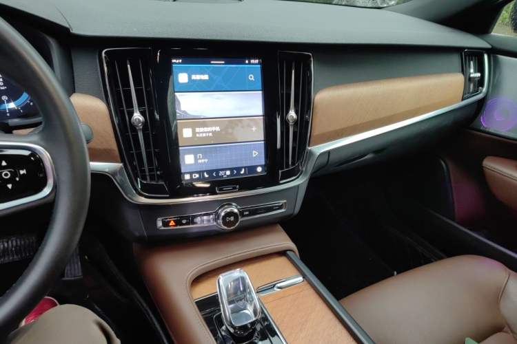 Used Volvo S90 2023 B5 Zhiyi Luxury Edition
