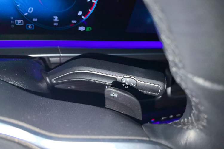 Used Mercedes-Benz GLE 2022 GLE 350 4MATIC Stylish Model Gear Lever