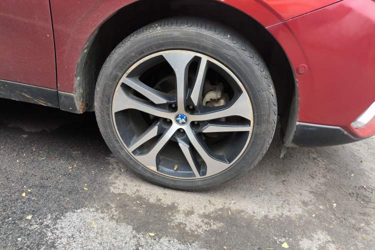 Used Venucia T90 2017 2.0L CVT Leading Edition Right Front Wheel Hub