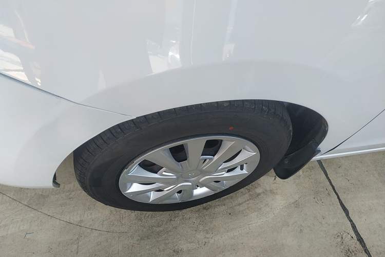 Used Chevrolet Lova RV 2016 1.5L Manual Comfort Edition Left Front Wheel Hub