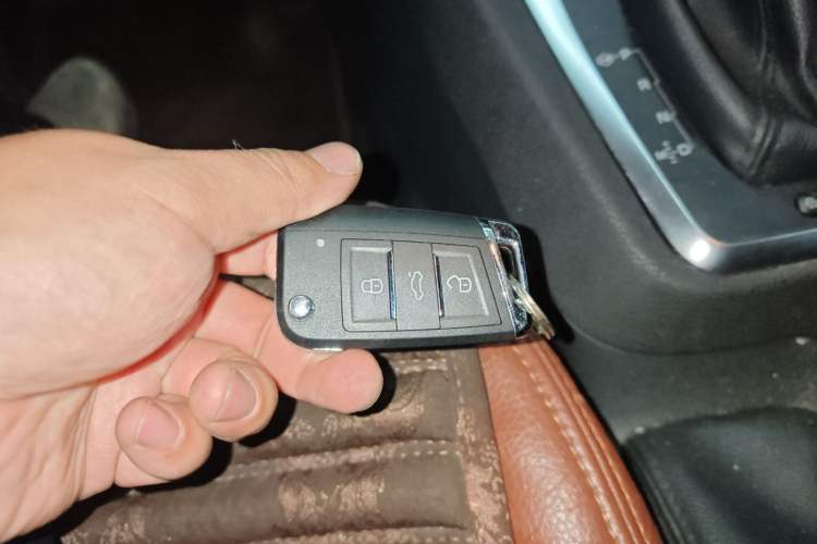 Used DS 5LS 2014 1.8L automatic Comfort version VTi140