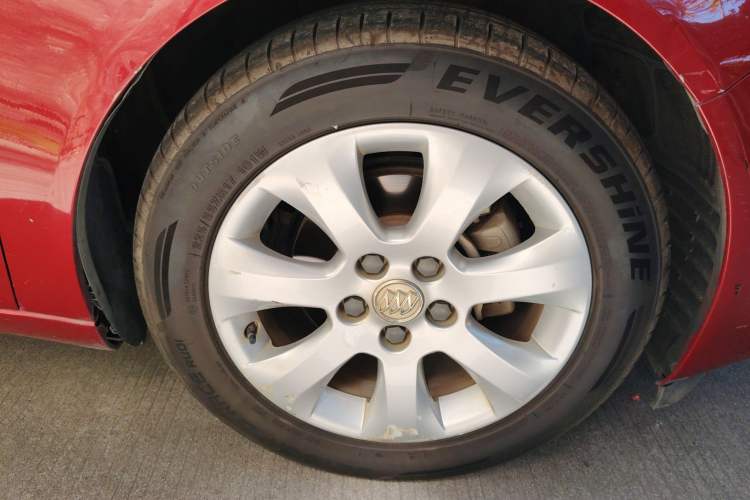 Used Buick Regal 2015 2.0L Elite Fashion Edition Right Front Wheel Hub
