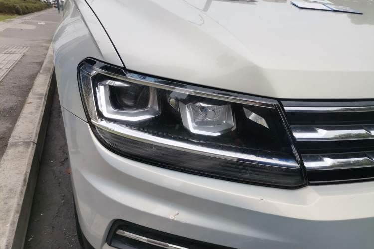 Used Volkswagen Tiguan L 2017 330TSI Automatic Two-Wheel Drive Comfort Edition Right Front Headlight