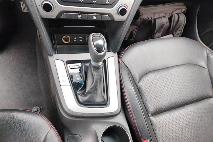 Used Hyundai Elantra (6th Generation / Lingdong) 2016 1.6L Automatic ZhiXuan – Elite Version Gear Lever