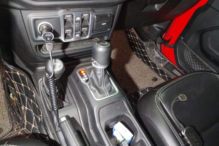 Used Jeep Wrangler 2018 2.0T Sahara Four-Door Edition Gear Lever