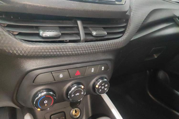 Used Chevrolet Cavalier 2020 Redline 325T Automatic Xinshang Edition Audio And AC Panel