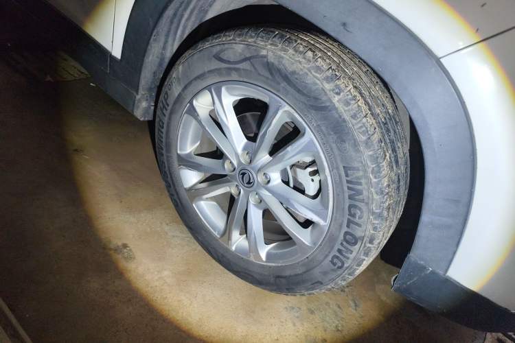 Used Dongfeng Fengon S560 2018 1.8L CVT Elite Model 7 Seats Right Front Wheel Hub