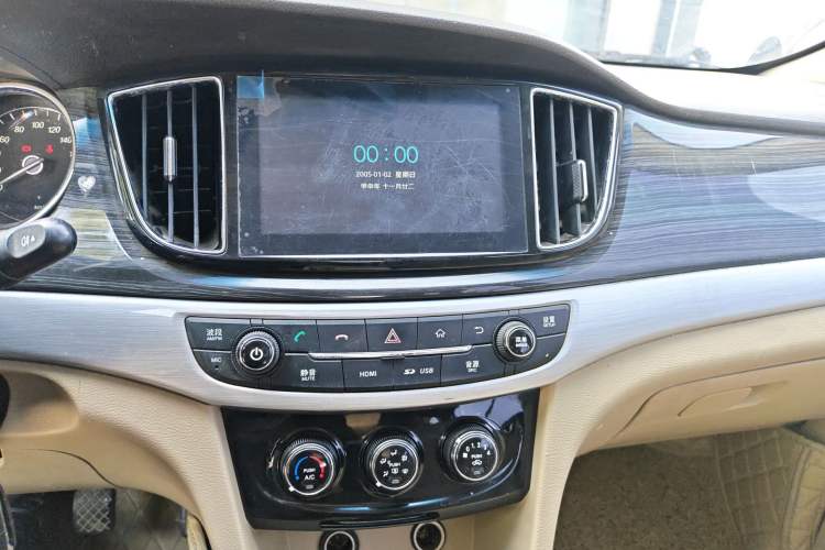 Used Baojun 730 2016 1.5L Manual Comfort Version 7 Seats China V Emission Standard Audio And AC Panel