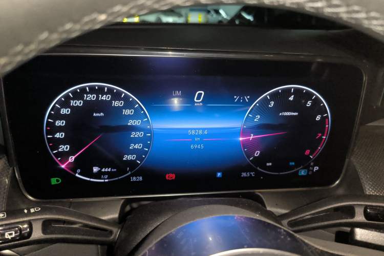 Used Mercedes-Benz GLC 2023 Facelift GLC 260 L 4MATIC Dynamic Version 5 Seats Instrument Cluster