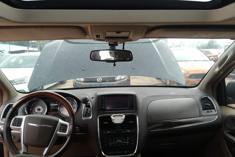 Used Chrysler Grand Voyager 2013 3.6L Luxury Edition Headliner