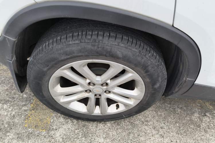 Used Chevrolet Trax 2016 1.4T Manual Two-Wheel Drive Comfort Version with Sunroof Exterior 5