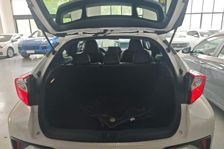 Used Toyota C-HR 2018 2.0L Leading with Sunroof China V Standard Trunk