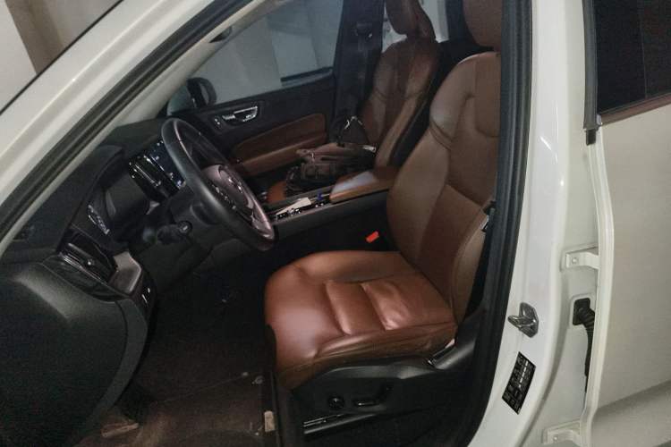 Used Volvo XC60 2019 T5 4x4 Smart Edition China V Standard