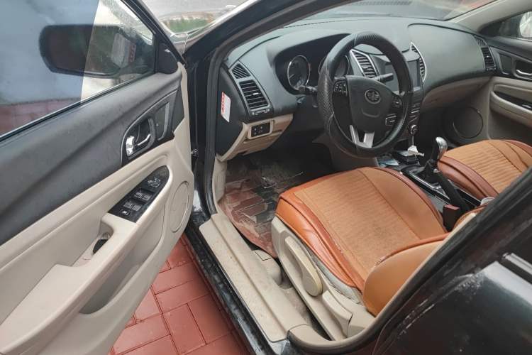 Used Bestune B50 2013 1.6L manual luxury version
