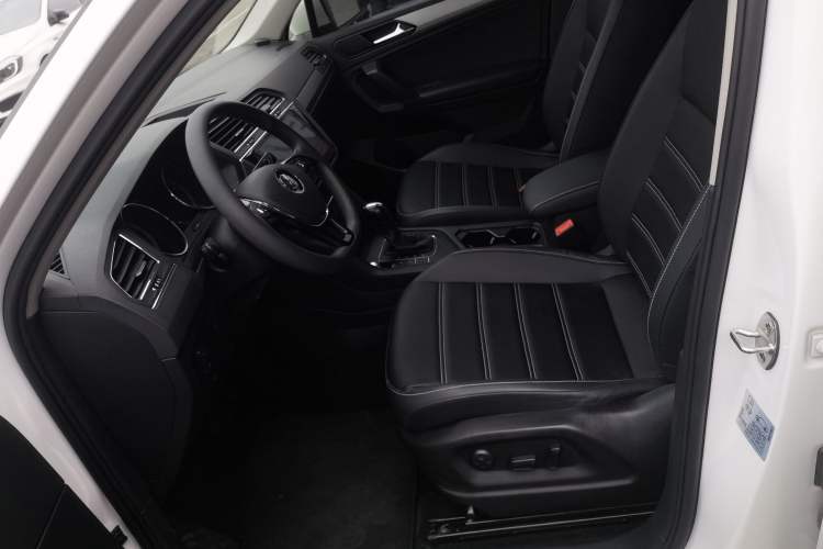 Used Volkswagen Tiguan L 2020 330TSI Automatic Two-Wheel Drive Luxury Edition China VI Standard
