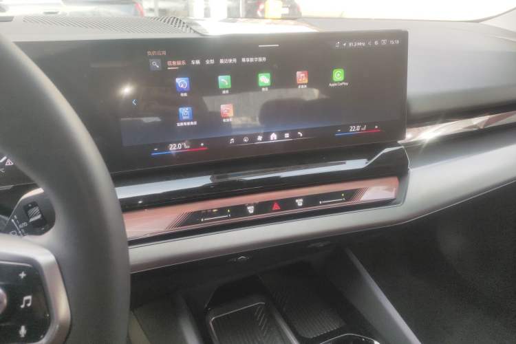 Used BMW i5 2025 eDrive 40L M Sport Package Audio And AC Panel