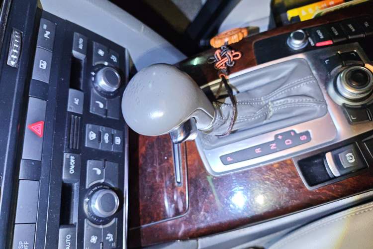 Used Audi A6L 2011 2.7 TDI Comfort Model Gear Lever