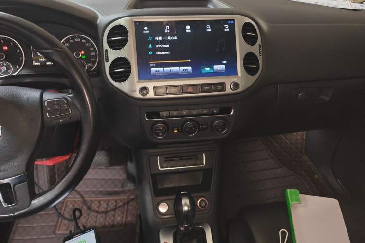 Used Volkswagen Tiguan 2015 1.8TSI Automatic Two-Wheel Drive Luxury Model Audio And AC Panel