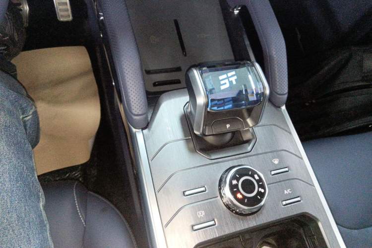 Used JETOUR Shanhai Traveler C-DM 2024 C-DM 208KM Mountain & Wilderness Edition Gear Lever