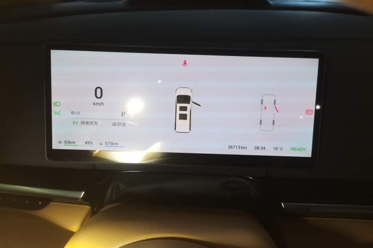 Used VOYAH Dream 2025 PHEV Four-Wheel Drive Prestige Kunpeng Edition
