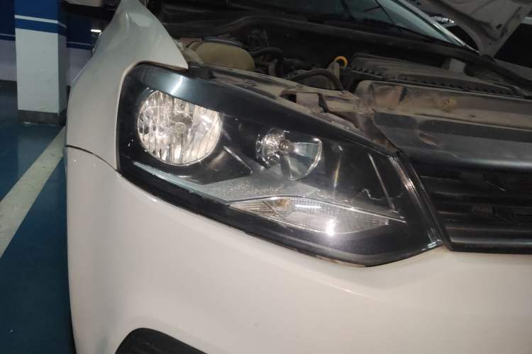 Used Volkswagen Polo 2016 1.4L Manual Fashion Model Right Front Headlight