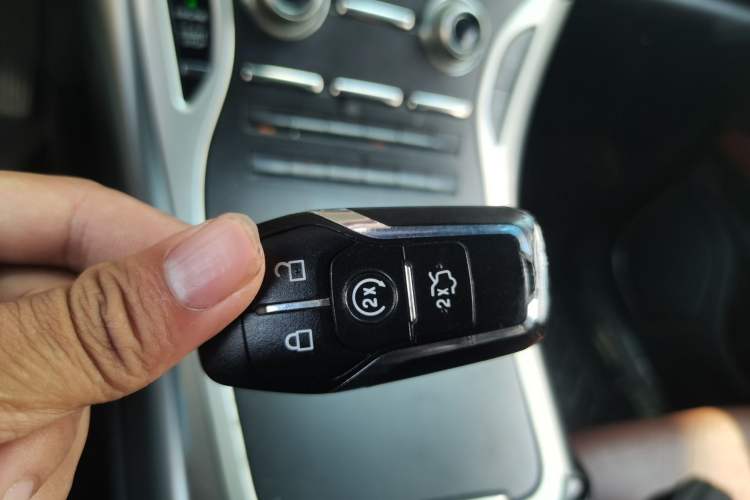 Used Lincoln MKX 2015 2.0T Two-Wheel Drive Deluxe Edition
