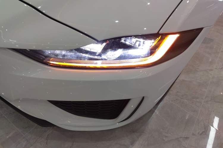 Used Jaguar XEL 2024 2.0T 250 PS R-DYNAMIC S Advanced Sport Edition Left Front Headlight