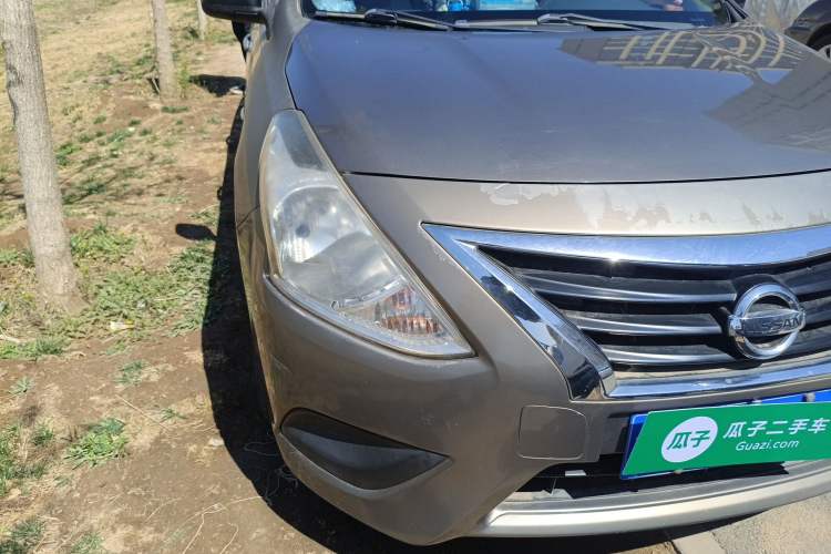 Used Nissan Sunny 2015 1.5XE Manual Comfort Edition Right Front Headlight
