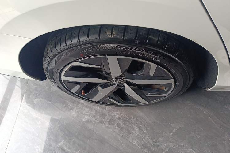 Used Volkswagen Lamando 2022 Lavida L 280TSI DSG Cool & Spicy Edition Right Rear Wheel Hub