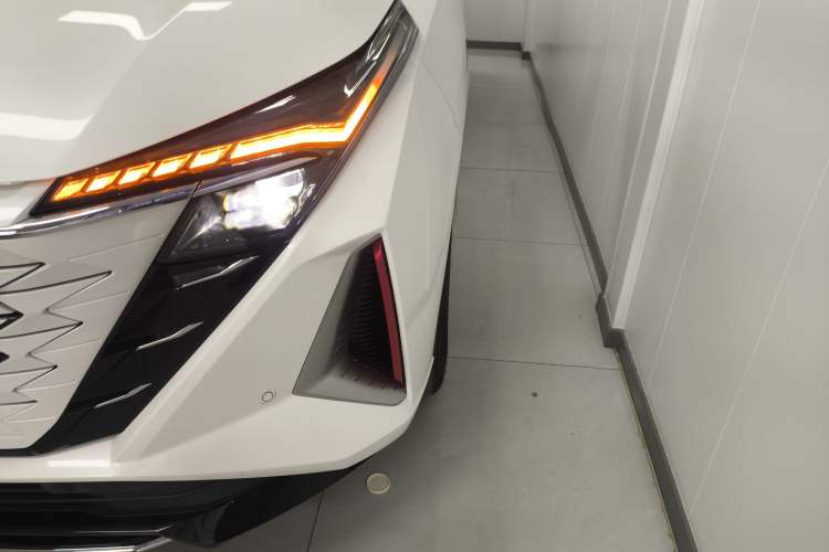 Used CHANGAN OSHAN Z6 2023 Blue Whale 2.0T Automatic Smart Drive Model Left Front Headlight