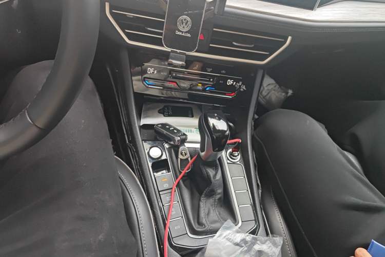 Used Volkswagen Sagitar 2023 280TSI DSG Excellence Plus Edition Audio And AC Panel