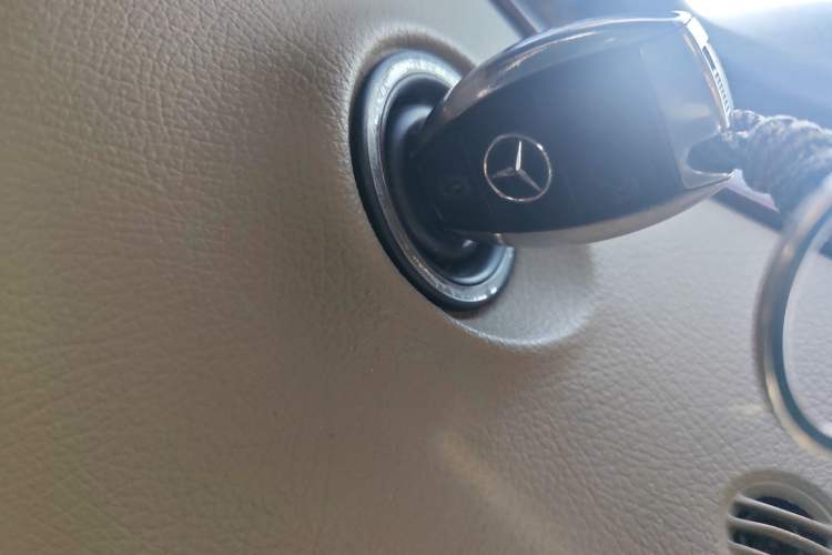 Used Mercedes-Benz Viano 2013 3.0L Comfort Edition Vehicle Key