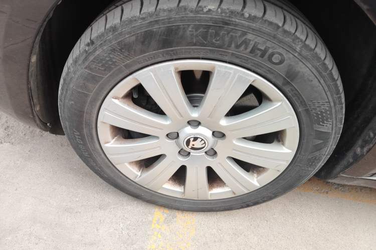 Used Skoda Superb 2013 1.4TSI DSG Sport Edition Left Front Wheel Hub