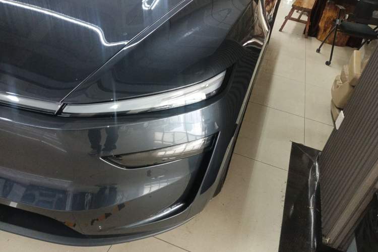 Used Tesla Model Y 2025 Long-Range All-Wheel-Drive Version
