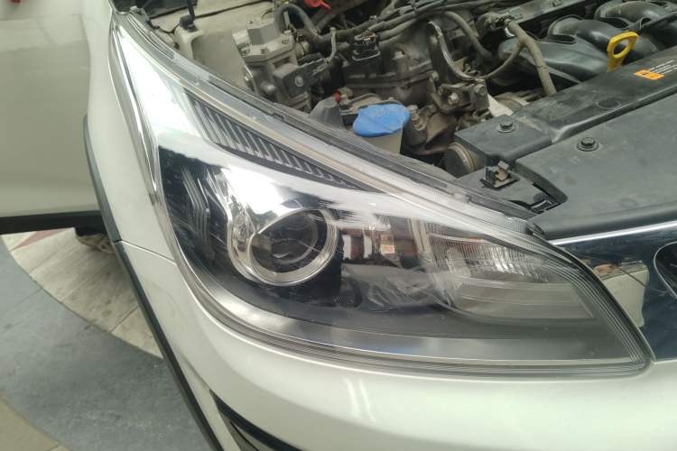 Used Kia KX Cross 2018 1.6L Automatic Dynamic Sunroof Version Right Front Headlight